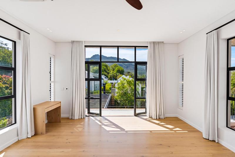 To Let 6 Bedroom Property for Rent in Constantia Western Cape